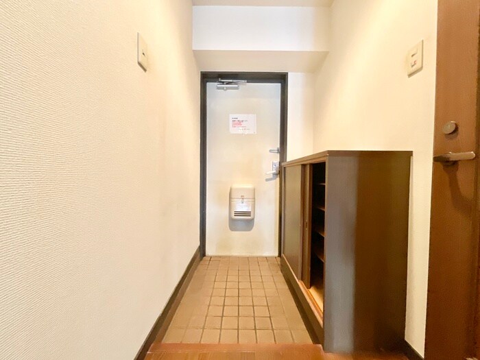 物件内観写真18　(玄関)