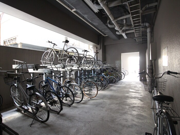 物件外観写真4　(駐輪場)