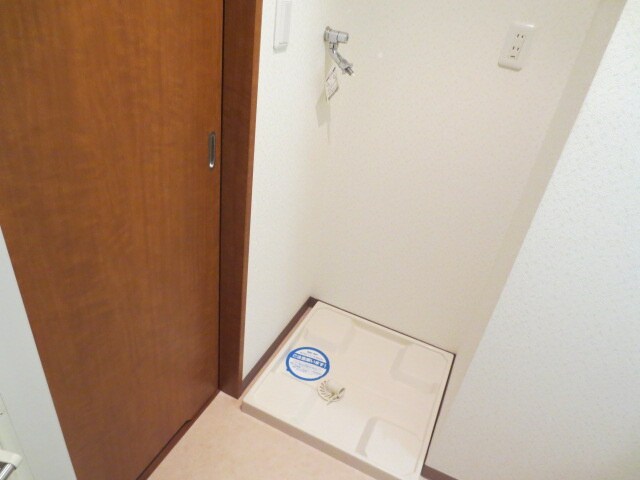 物件内観写真16　(洗濯機置場)