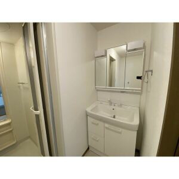 物件内観写真8　(洗面)