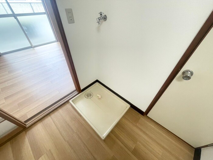 物件内観写真15　(洗濯機置場)