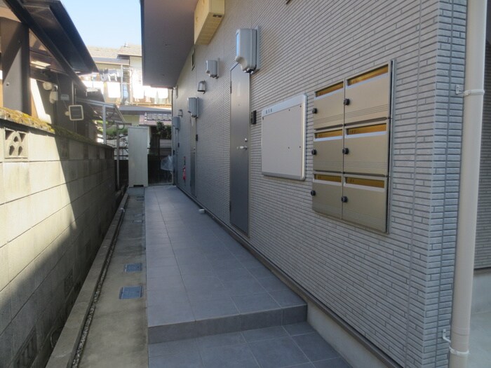 物件外観写真3　(エントランス部分)