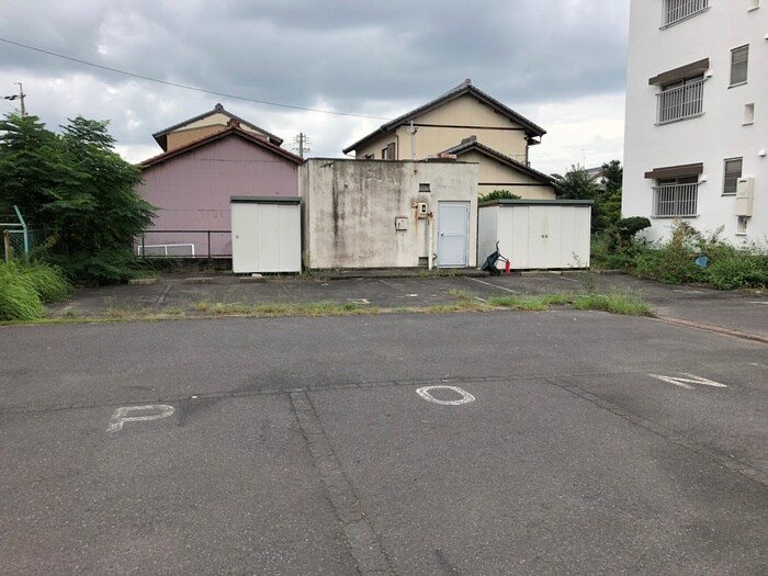 物件外観写真2　(駐車場)