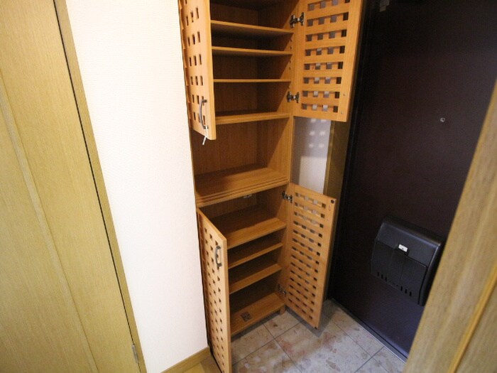 物件内観写真8　(靴箱)