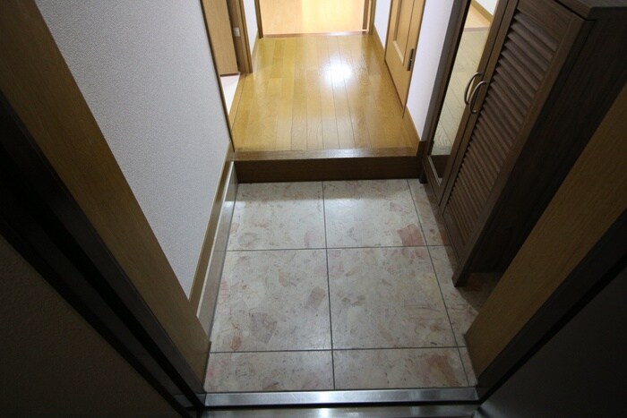 物件内観写真16　(玄関)