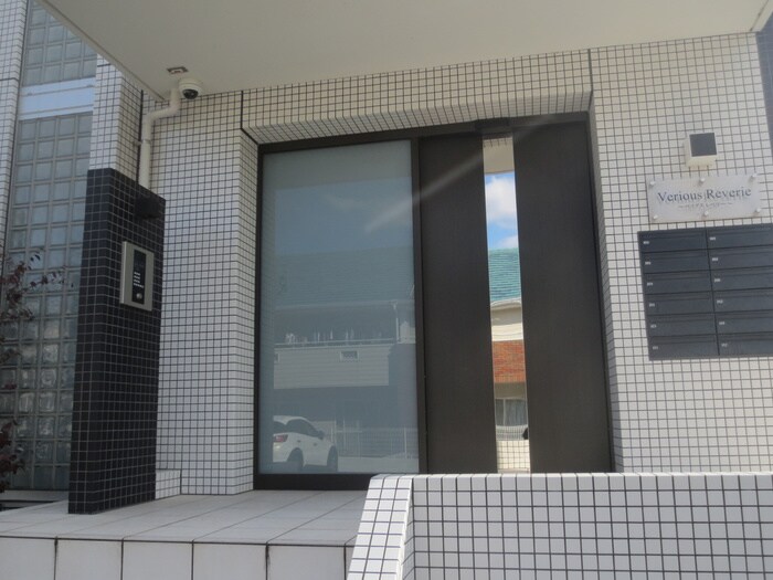 物件外観写真4　(エントランス部分)