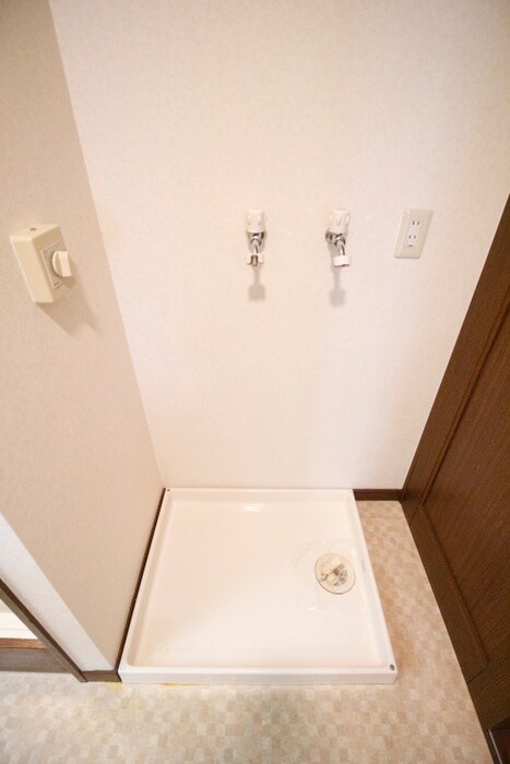 物件内観写真10　(洗濯機置場)