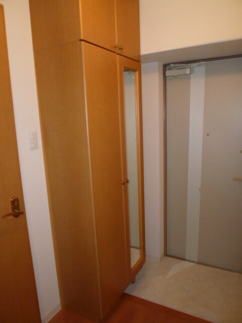 物件内観写真9　(玄関)