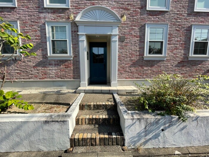 物件外観写真6　(エントランス部分)