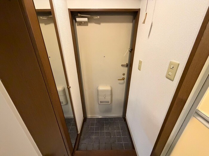物件内観写真16　(玄関)