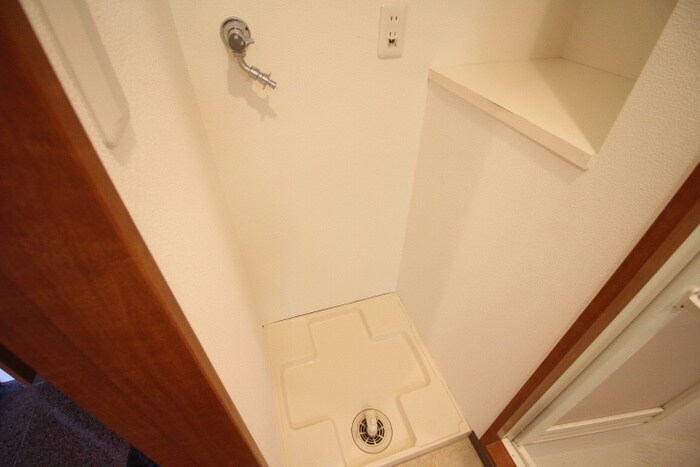 物件内観写真13　(洗濯機置場)