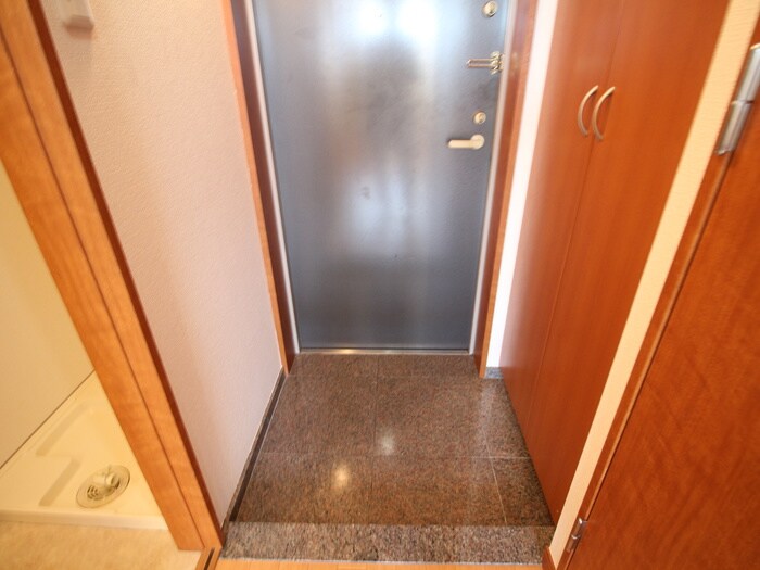 物件内観写真13　(玄関)