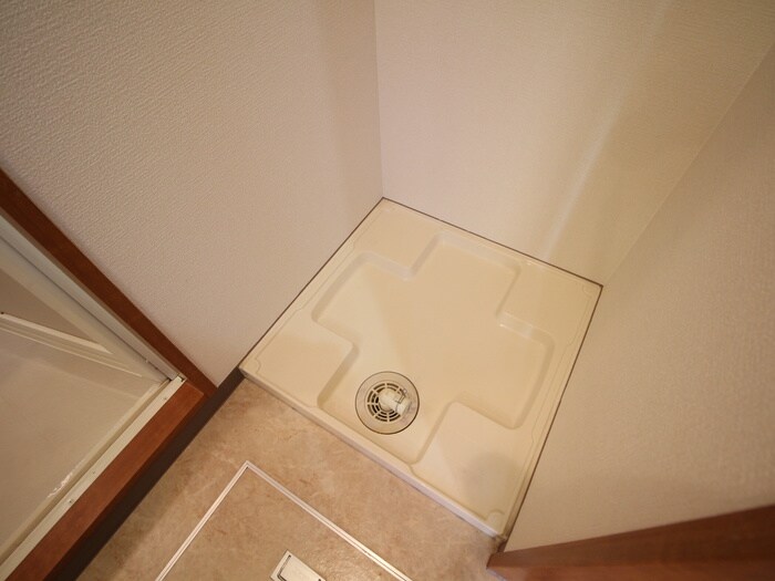 物件内観写真16　(洗濯機置場)