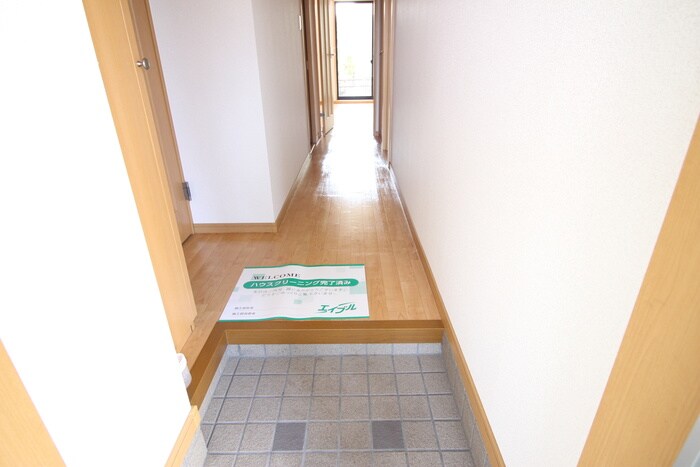 物件内観写真7　(玄関)