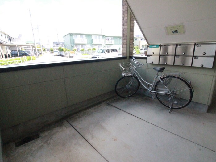 物件外観写真4　(駐輪場)