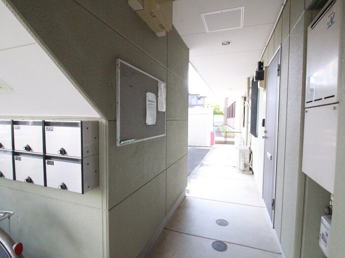 物件外観写真6　(エントランス部分)