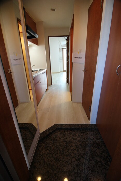 物件内観写真7　(玄関)