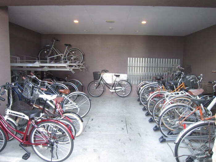 物件外観写真3　(駐輪場)