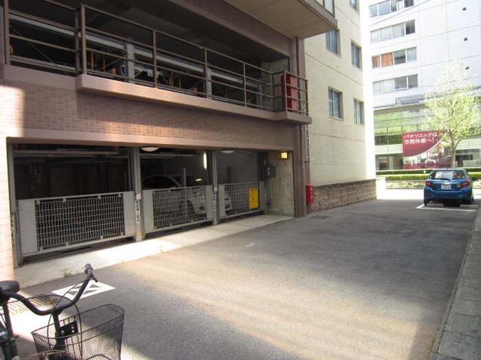 物件外観写真5　(駐車場)