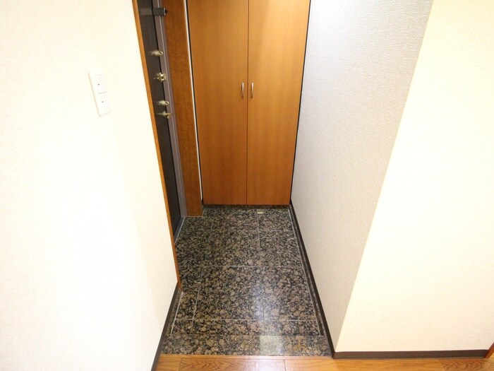 物件内観写真12　(玄関)