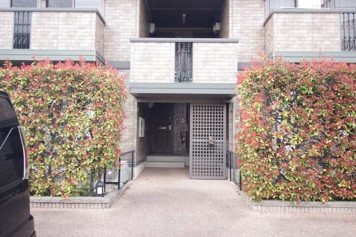 物件外観写真5　(エントランス部分)