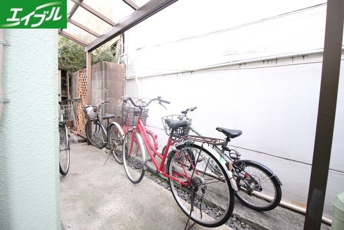 物件外観写真4　(駐輪場)
