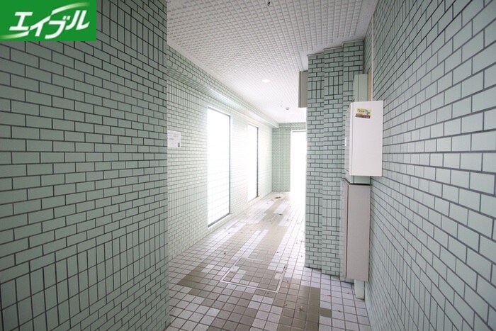 物件外観写真5　(エントランス部分)