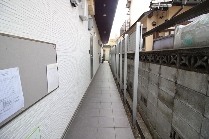 物件外観写真6　(エントランス部分)