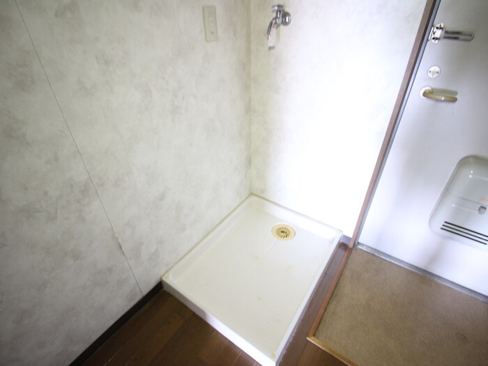 物件内観写真14　(洗濯機置場)