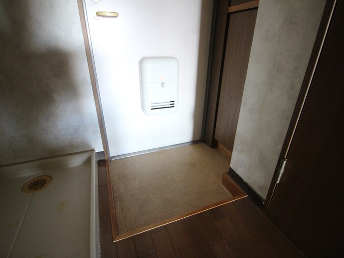 物件内観写真18　(玄関)
