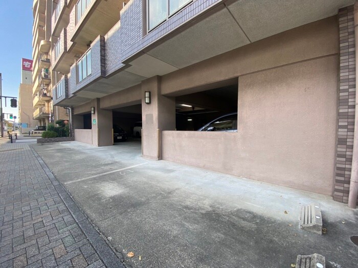 物件外観写真5　(駐車場)