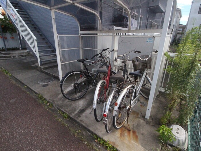 物件外観写真4　(駐輪場)