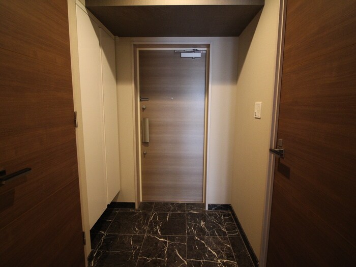 物件内観写真8　(玄関)