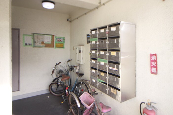 物件外観写真5　(エントランス部分)