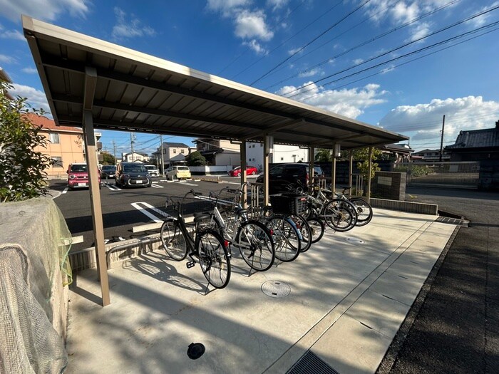 物件外観写真4　(駐輪場)