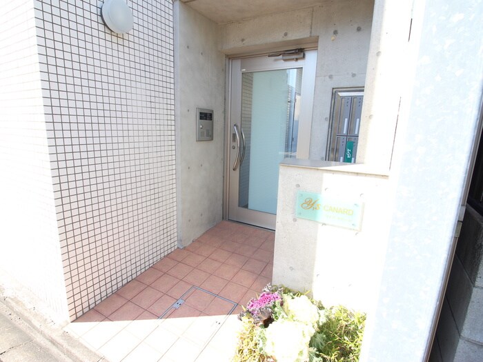 物件外観写真2　(エントランス部分)