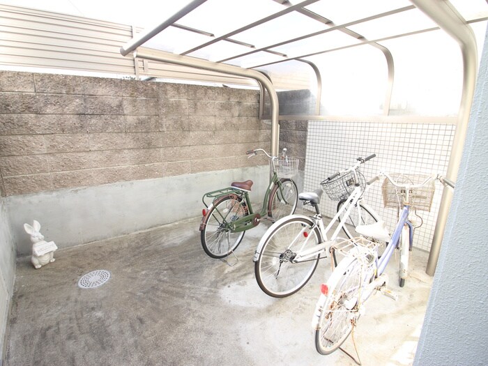 物件外観写真3　(駐輪場)