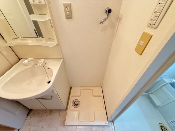 物件内観写真16　(洗濯機置場)