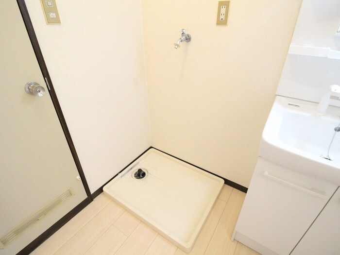 物件内観写真13　(洗濯機置場)