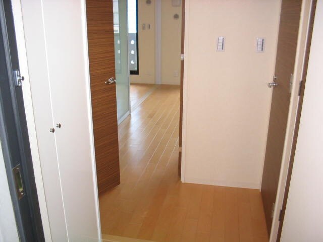 物件内観写真7　(玄関)