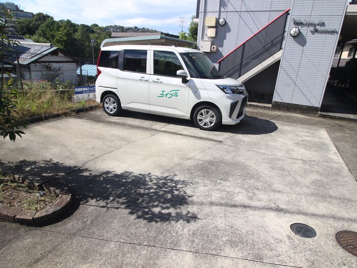 物件外観写真3　(駐車場)