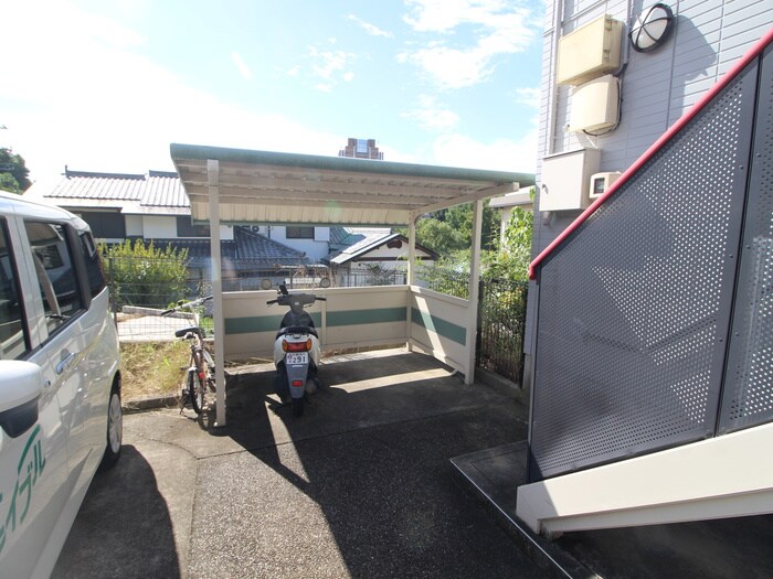 物件外観写真4　(駐輪場)
