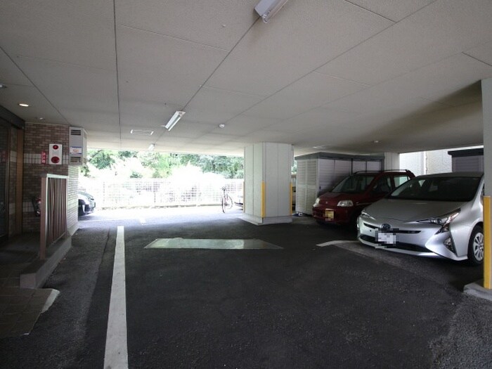 物件外観写真4　(駐車場)