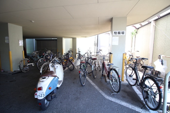 物件外観写真5　(駐輪場)