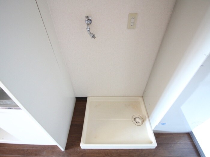 物件内観写真18　(洗濯機置場)