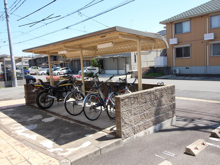 物件外観写真5　(駐輪場)