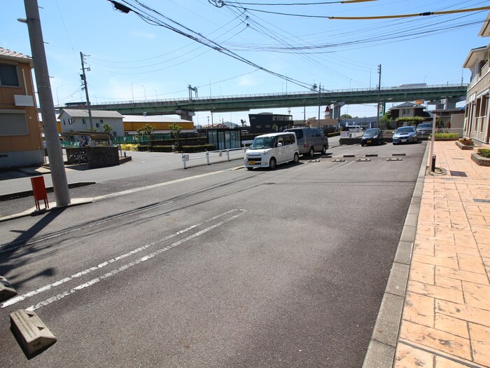 物件外観写真6　(駐車場)