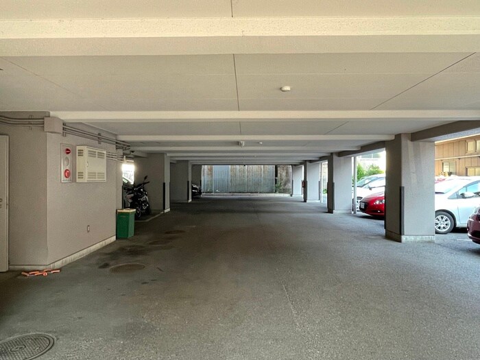 物件外観写真5　(駐車場)