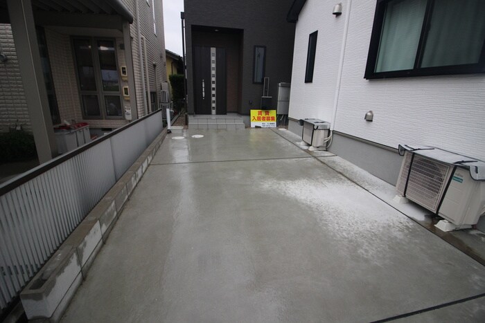 物件外観写真6　(駐車場)