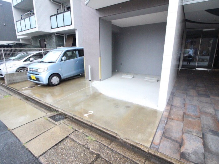 物件外観写真2　(駐車場)